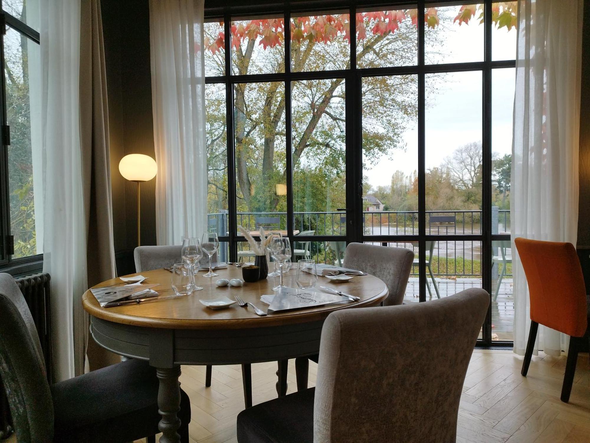 Hotel Restaurant Le Bosquet Les Ponts-de-Cé エクステリア 写真